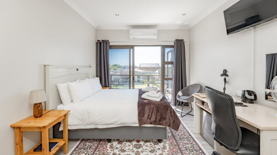 9 Bedroom Property for Sale in Struisbaai Western Cape